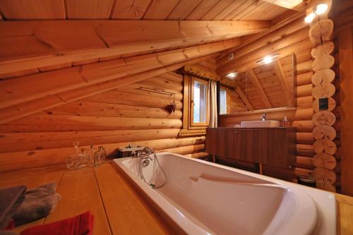 Bilik mandi di Chalet Le Petit Pré