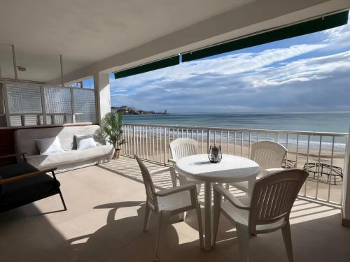 La Palmera - Primera linea frontal en Playa San Antonio