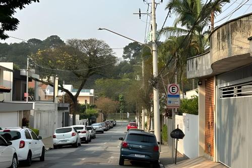 a street with cars parked on the side of the road at 0003 - Pousada HG quarto home office single in Guarulhos