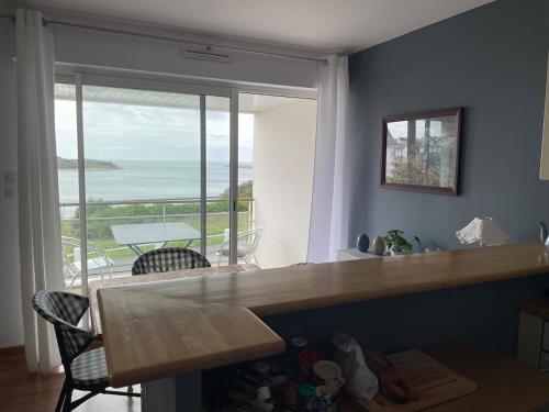 Fotografie z fotogalerie ubytování Sea view apartment, Center Audierne v destinaci Audierne