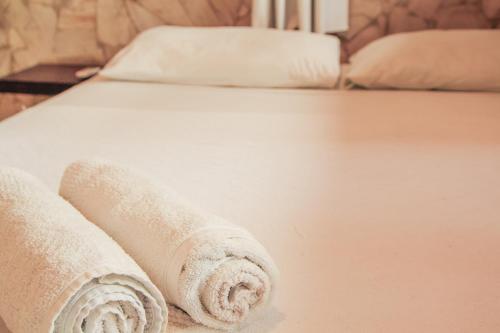 two stacks of towels sitting on a bed at Pipa Panorama Aparthotel in Pipa