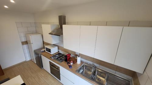 an overhead view of a kitchen with white cabinets at Madonna Dell'Aiuto True View Olivo in Brenzone sul Garda