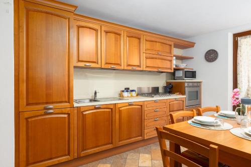 Η κουζίνα ή μικρή κουζίνα στο MountainView Home - 5min from Ski Area & Trails