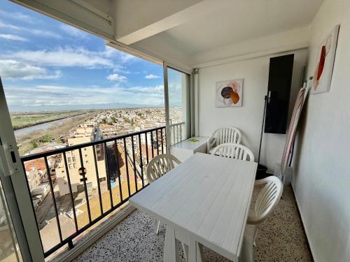 AwayDays - Karina - 1st Sea Line Studio