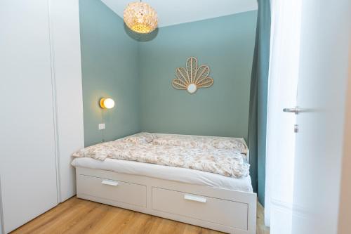 a small bedroom with a bed and a blue wall at La Tizzana in Armeno