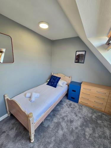Ένα ή περισσότερα κρεβάτια σε δωμάτιο στο Aldourie Guest House