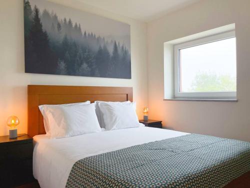 Ένα ή περισσότερα κρεβάτια σε δωμάτιο στο Fireplace 4 Bedrooms 1500 M