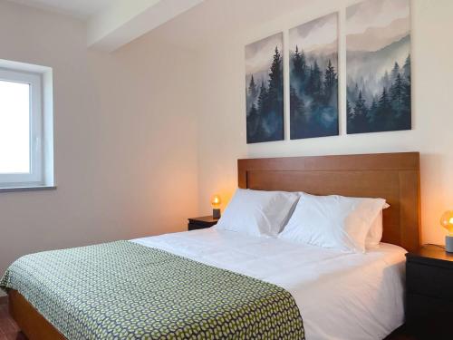 En eller flere senge i et værelse på Fireplace 8 person at 1500 m in Serra da Estrela