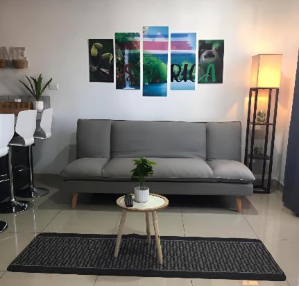 Coin salon dans l'établissement Casa Bosque GuestHouse & Car Rental - Free SJO Airport Shuttle