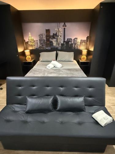Postel nebo postele na pokoji v ubytování Loft aconchegante com varanda Campolim