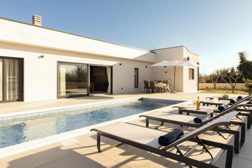 Villa Haba - House with Pool for Families & Couples