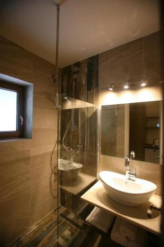Bilik mandi di Summer Nights Bed & Breakfast