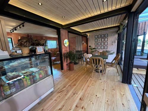 a restaurant with a table and a dining room at Hotel Pacífico in Matanzas
