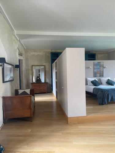 Photo de la galerie de l'établissement Château de Meauce, Chambre Catherine de Monteruc, à Saincaize-Meauce