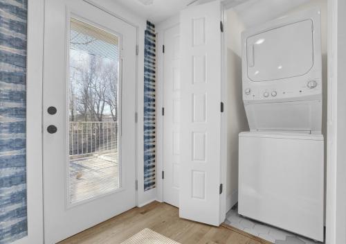 a laundry room with a washer and dryer and a window at Walk to Memphis Nightlife, 100 Yr Old Cozy Apt in Memphis