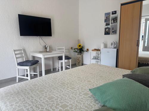 Room Maro