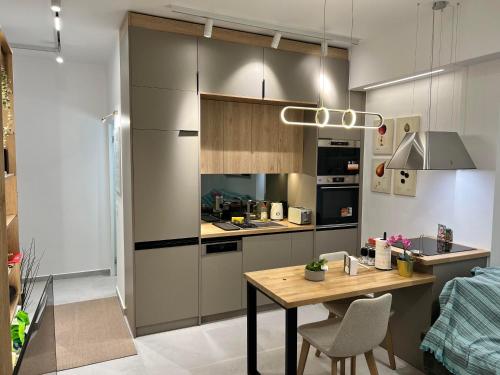 Stylish & Cozy 1 BR in Lycabetus