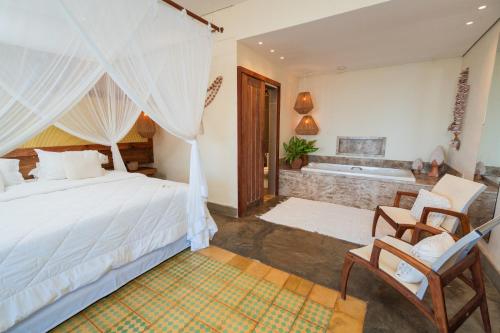 a bedroom with a bed and a bath tub at Hotel da Pipa in Pipa