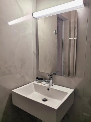 Ένα μπάνιο στο Studios Lia Adults Only -Fully Renovated