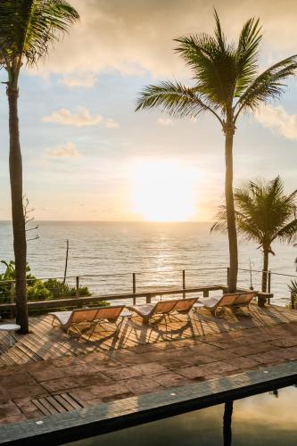 a view of the ocean from a resort with palm trees at Hotel da Pipa in Pipa