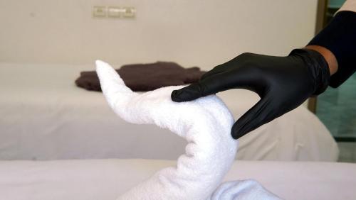 a person wearing black gloves constructing a toilet paper roll at Hébergement lux dakhla in Dakhla