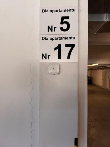 a sign on a wall in a parking garage at Bulwar17 in Krynica Morska