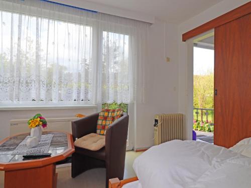 a bedroom with a desk and a bed and a desk and a chair at Gemütlicher Bungalow in Freest in Freest