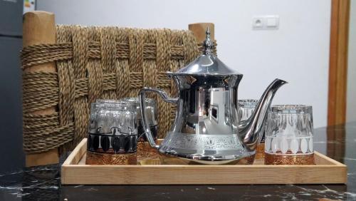 Tetera y cafetera en Zom appartement