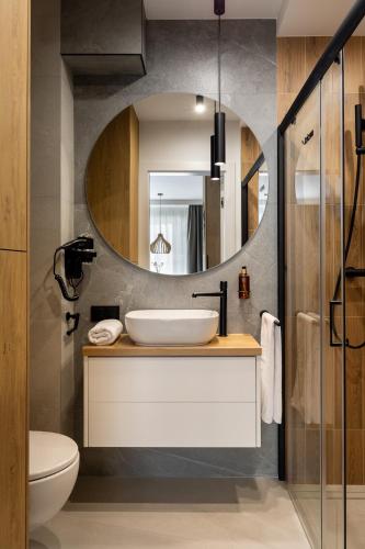 Bilik mandi di Cyrhla Apartamenty