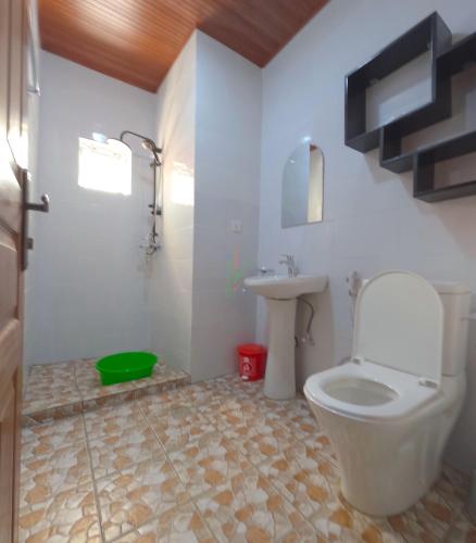 Home2home tesisinde bir banyo