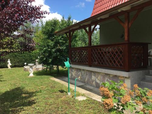 Κήπος έξω από το Fahal Guesthouse