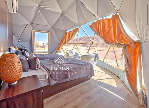 ワディ・ラムにあるRUM iSLAND LUXURY CAMP & Bubbles Hotelのギャラリーの写真