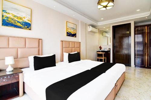 Ένα ή περισσότερα κρεβάτια σε δωμάτιο στο Super Townhouse New Town Formerly Krish Residency