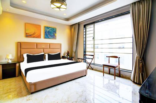 Ένα ή περισσότερα κρεβάτια σε δωμάτιο στο Super Townhouse New Town Formerly Krish Residency
