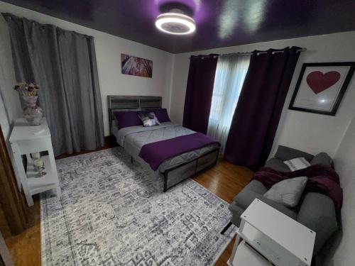 Ένα ή περισσότερα κρεβάτια σε δωμάτιο στο Spacious Stay near Lambeau