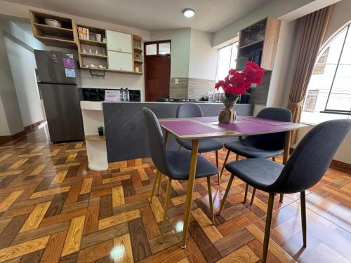 Η κουζίνα ή μικρή κουζίνα στο Solena Apartamentos Tacna