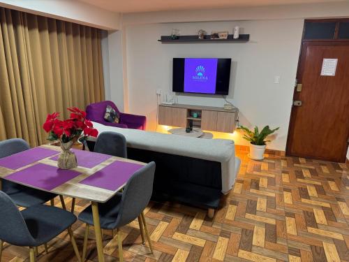 Μια τηλεόραση ή/και κέντρο ψυχαγωγίας στο Solena Apartamentos Tacna