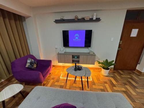 Μια τηλεόραση ή/και κέντρο ψυχαγωγίας στο Solena Apartamentos Tacna