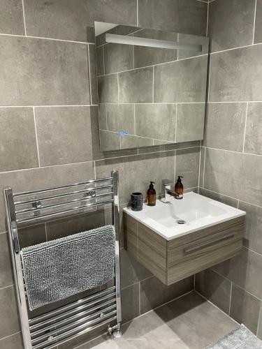 Bilik mandi di Top Floor West End Apartment - Partick, Glasgow