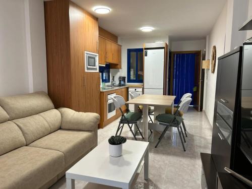 a living room with a couch and a table at Apartamento Isla Plana in El Mojón