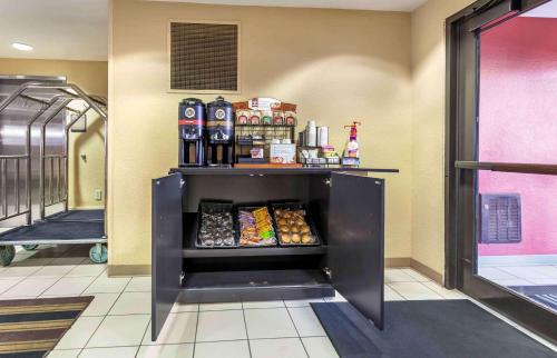 a food cart in a restaurant with food at Extended Stay America Suites - Madison - Junction Court in Middleton