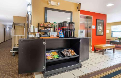 a food cart in a fast food restaurant at Extended Stay America Suites - Princeton - West Windsor in Princeton