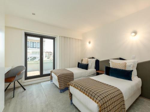 Spacious 4-Bedroom Apartment in Porto