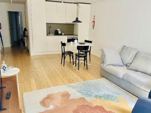 Stylish Porto escape with essential comforts