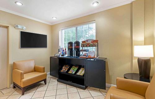 a waiting room with a drink shelf and a chair at Extended Stay America Suites - North Chesterfield - Arboretum in Richmond