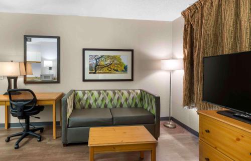 a living room with a couch and a desk with a computer at Extended Stay America Suites - North Chesterfield - Arboretum in Richmond