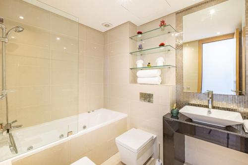 Ένα μπάνιο στο Alma Prestigia Appartments