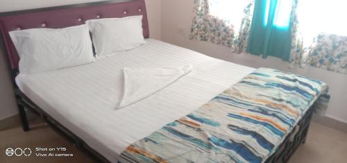 Postel nebo postele na pokoji v ubytování Richnest Apartment Colva Beach