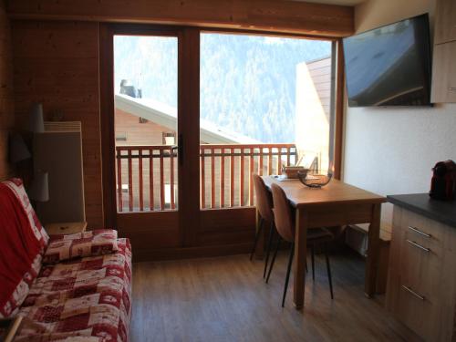 Apartment near free shuttle stop