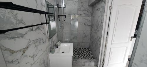 Un baño de Allview Selfcatering Apartments Jacobsbaai